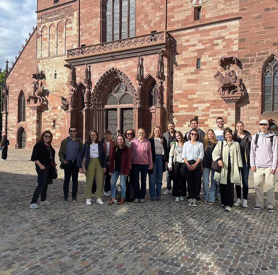 Gruppenbild vorm Basler Münster