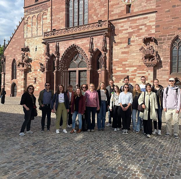 Gruppenbild vorm Basler Münster
