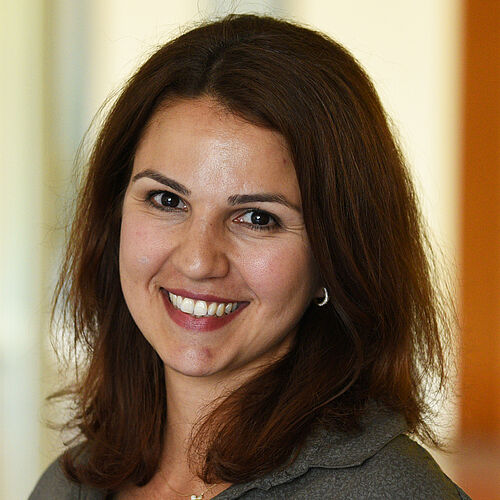 Emine Cakicilar