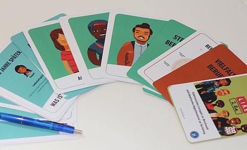 Kartenspiel like2be aufgefächert