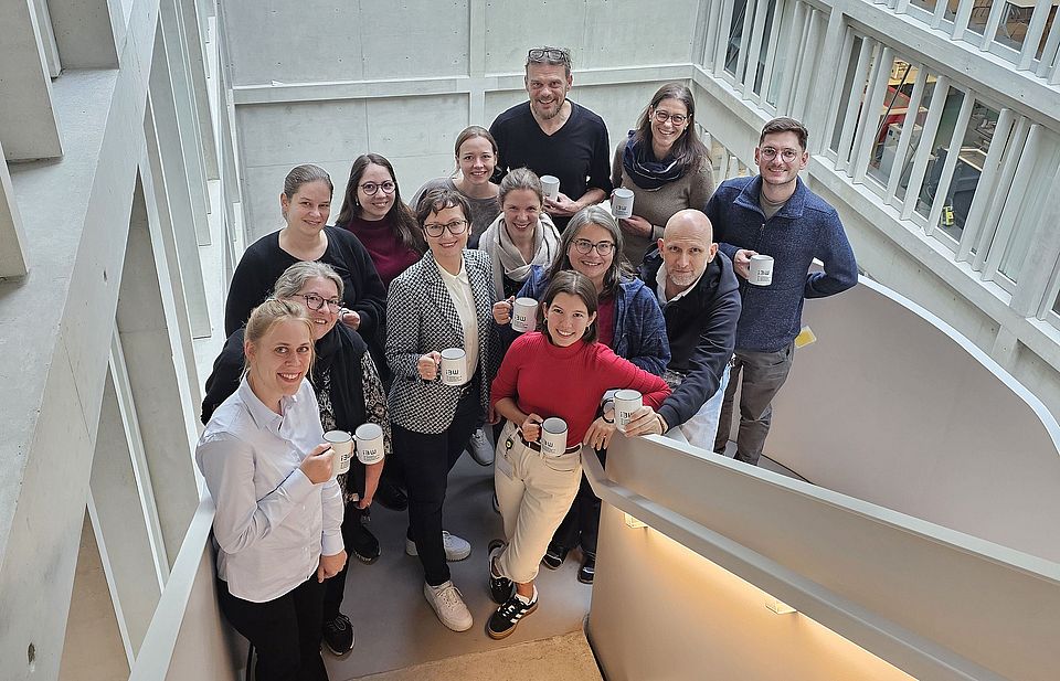 Das IBW-Team auf der Treppe des FHNW Campus Muttenz