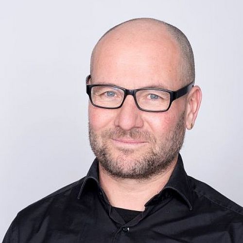 Portraitfoto von Roland Messmer, dem Vertiefungsrichtungsleitenden