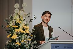 Tomas Kaqinari am Rednerpult