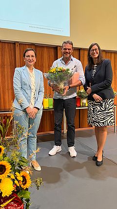 Ehrung einzelner Diplomand*innen - Diplomand*in mit Direktorium