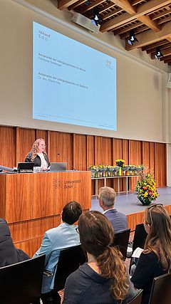 Ehrung einzelner Diplomand*innen - Diplomand*in mit Direktorium