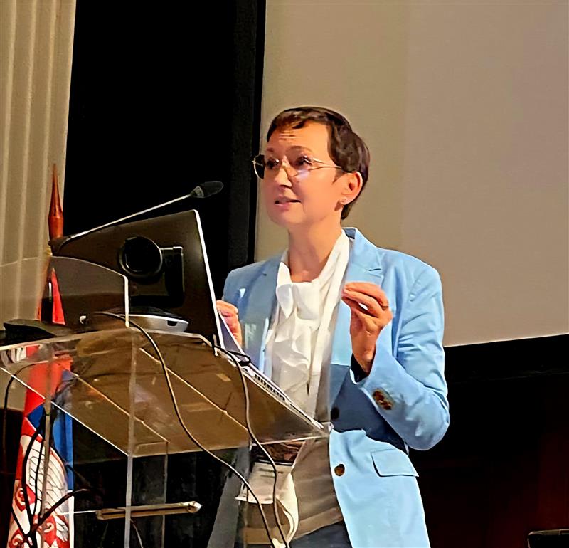 Elena Makarova beim Vortragen
